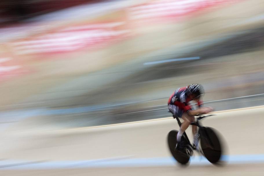 L’australiano Rohan Dennis ha superato il primato di Brandle nel velodromo svizzero di Grenchen segnando 52,491 km. Epa